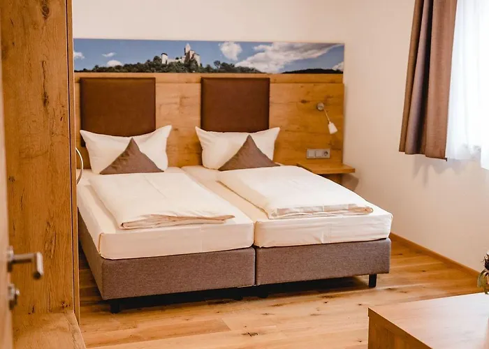 Bauer Gaestezimmer 招待所 3*