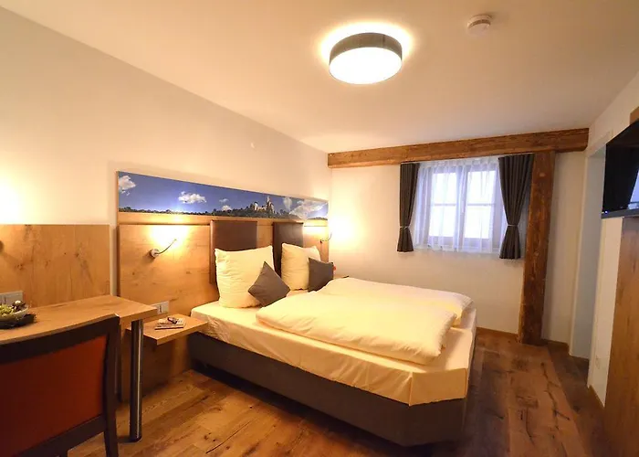 Bauer Gaestezimmer 招待所 3*
